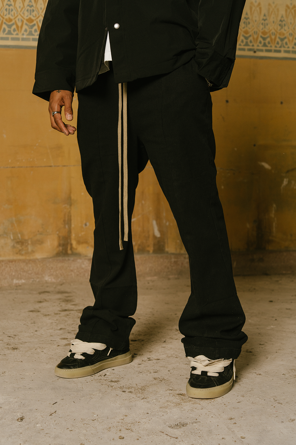 FLARED BLACK TWILL PANTS