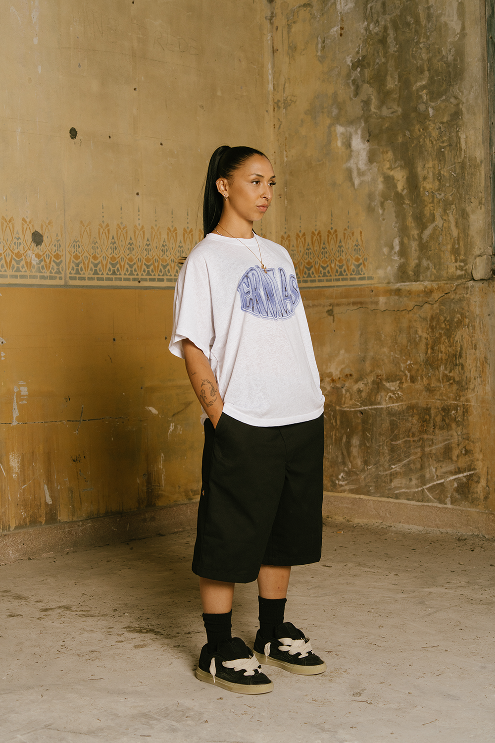 WHITE BLUE LOGO T-SHIRT