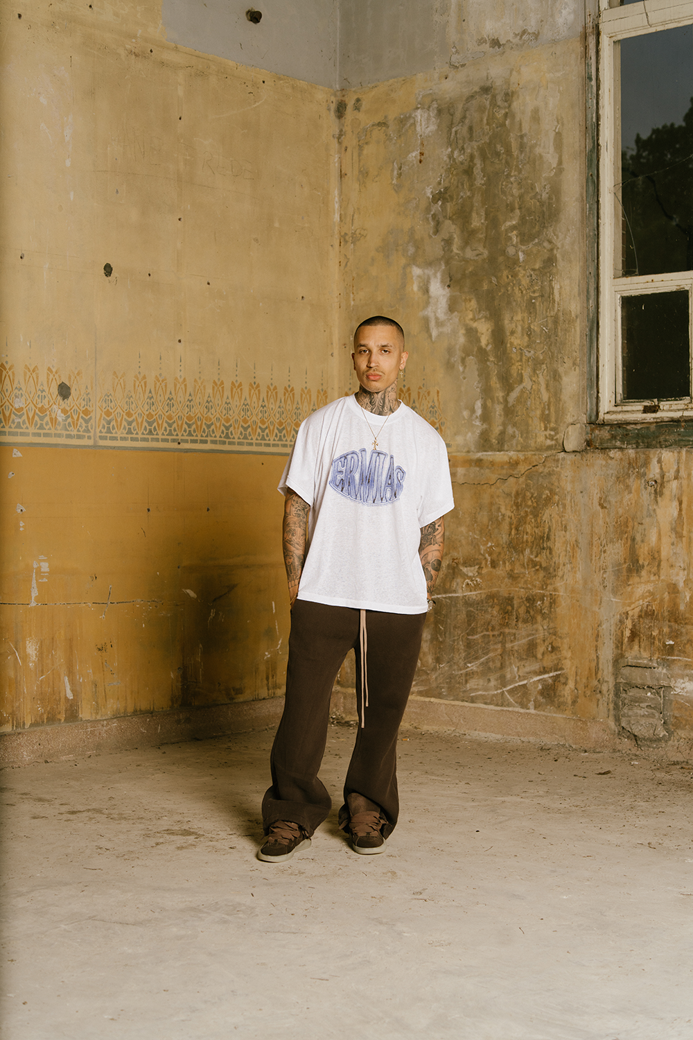 WHITE BLUE LOGO T-SHIRT