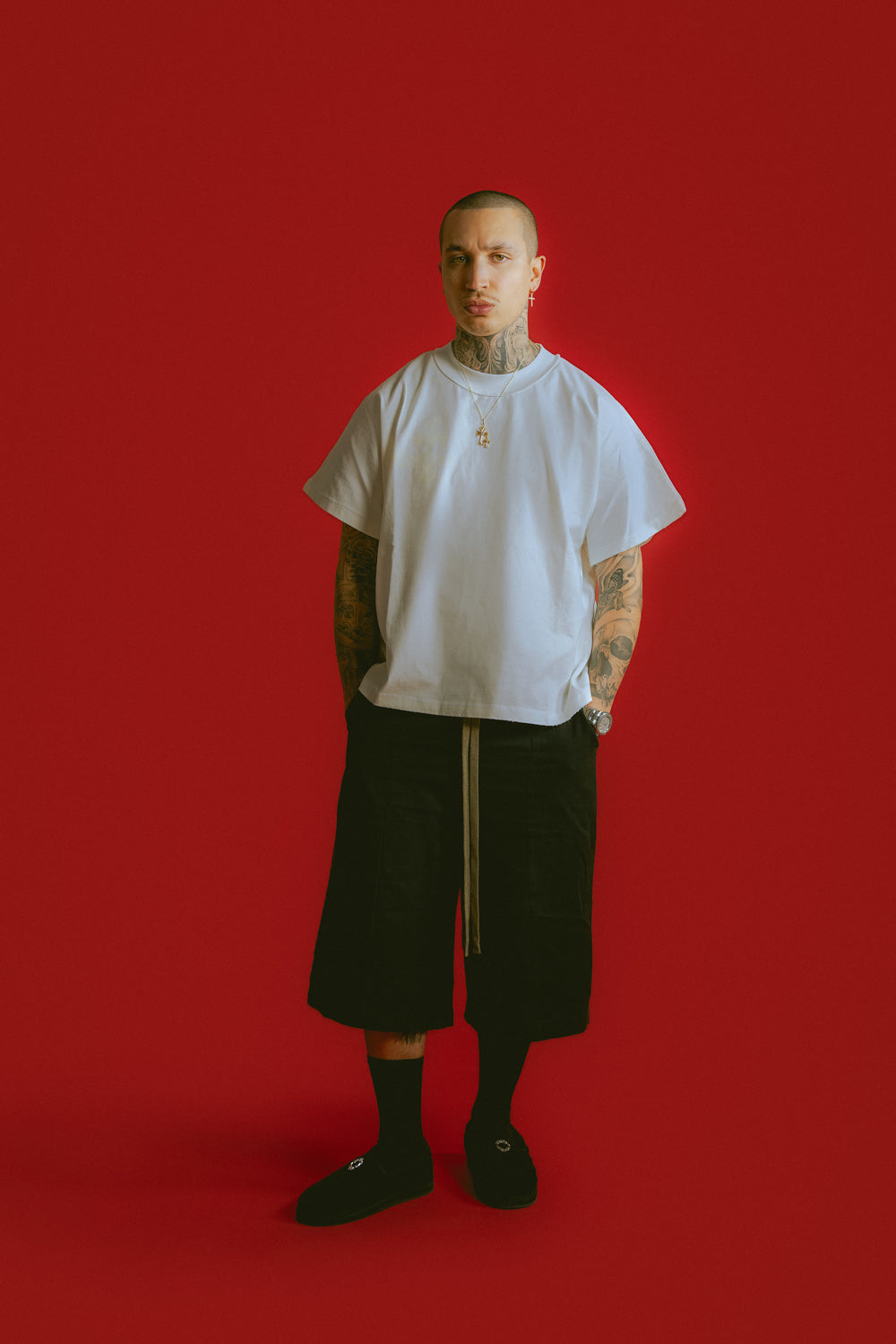 INSIDE OUT CREME CROSS T-SHIRT