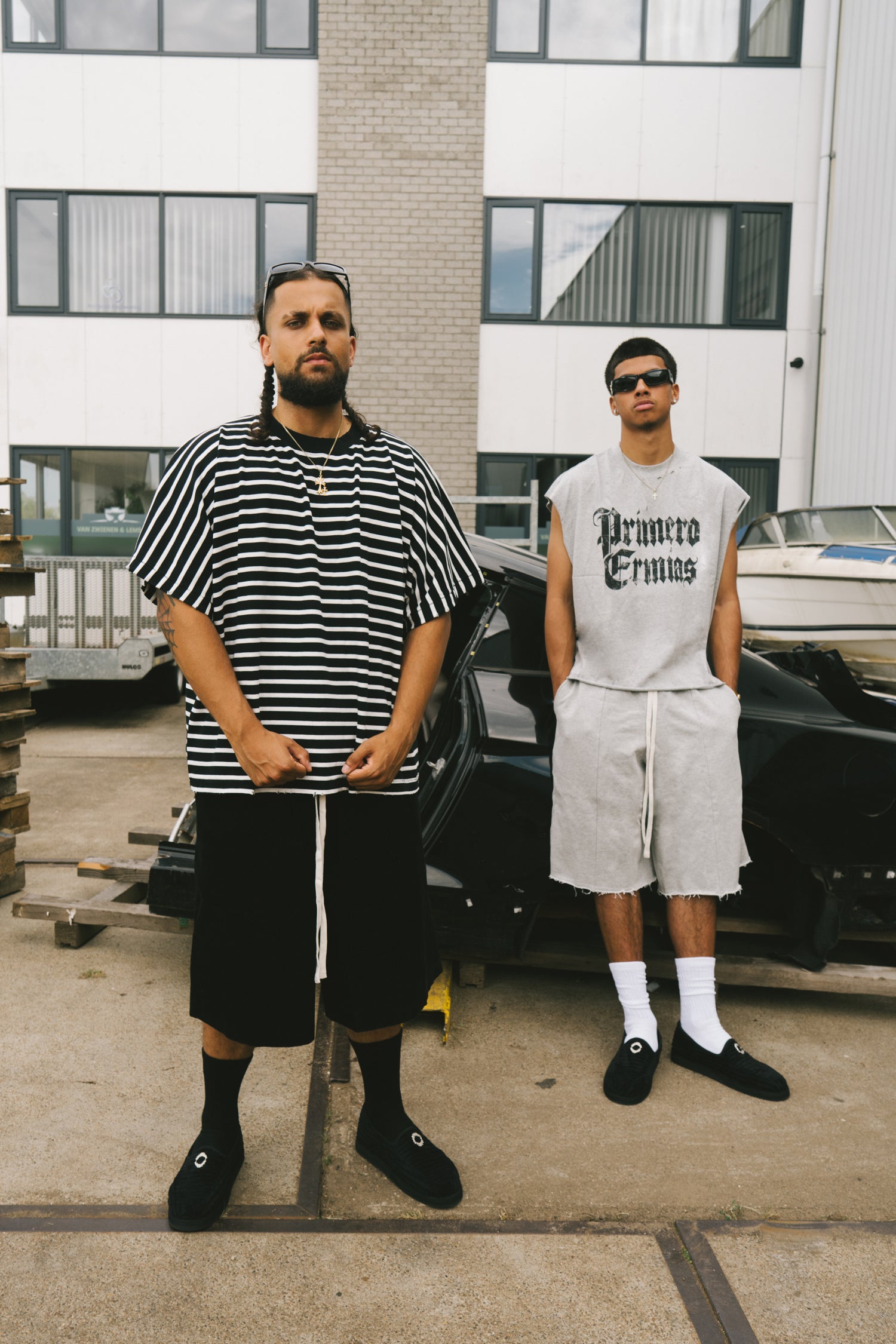BLACK CORDUROY BAGGY SHORTS