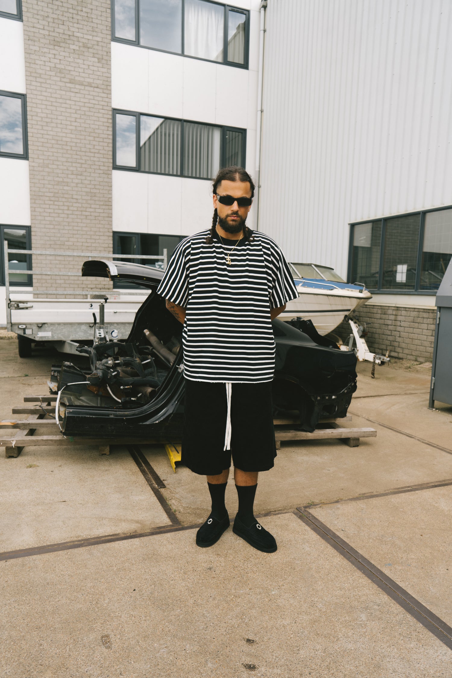 BLACK STRIPED T-SHIRT