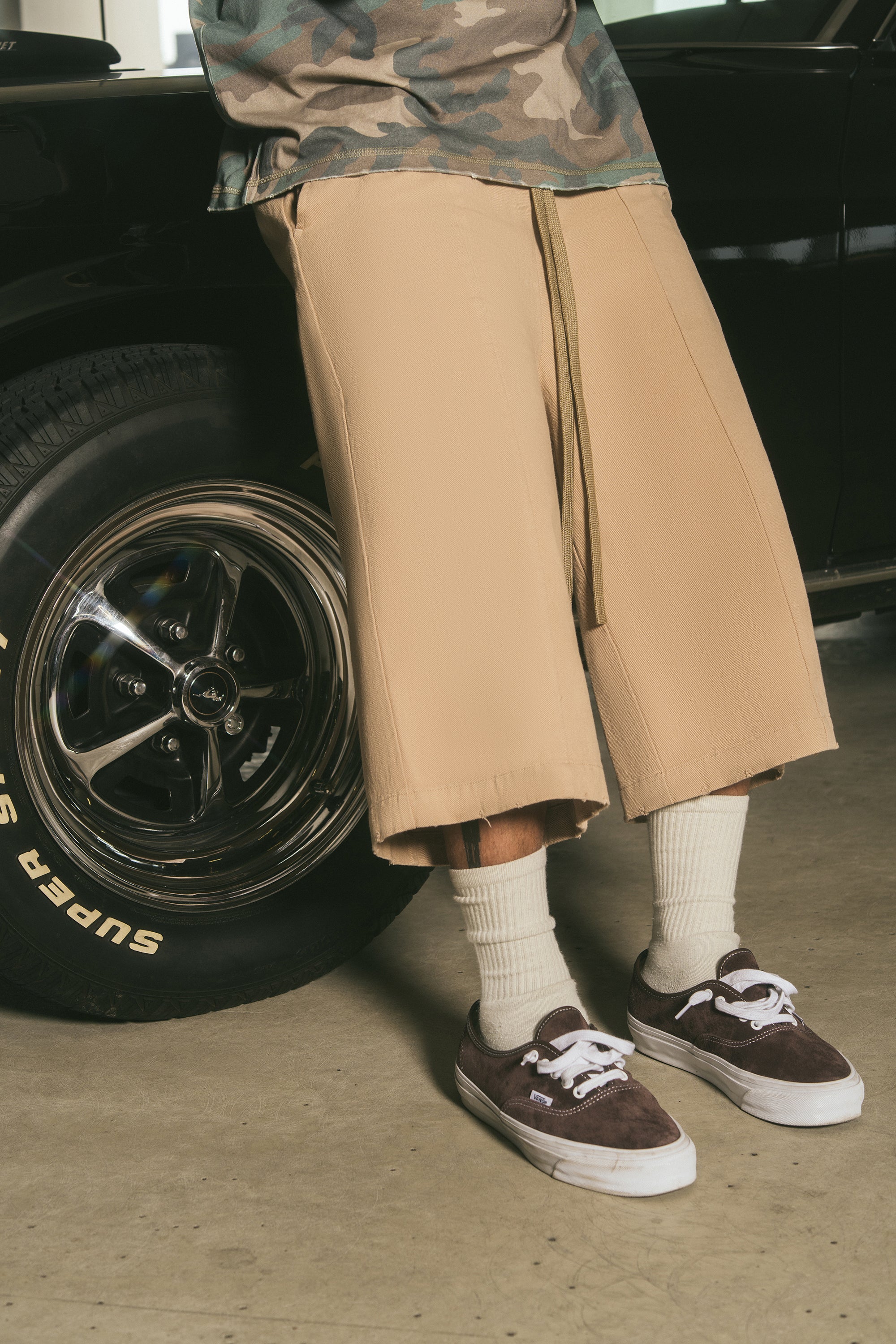 CREME TWILL BAGGY SHORTS