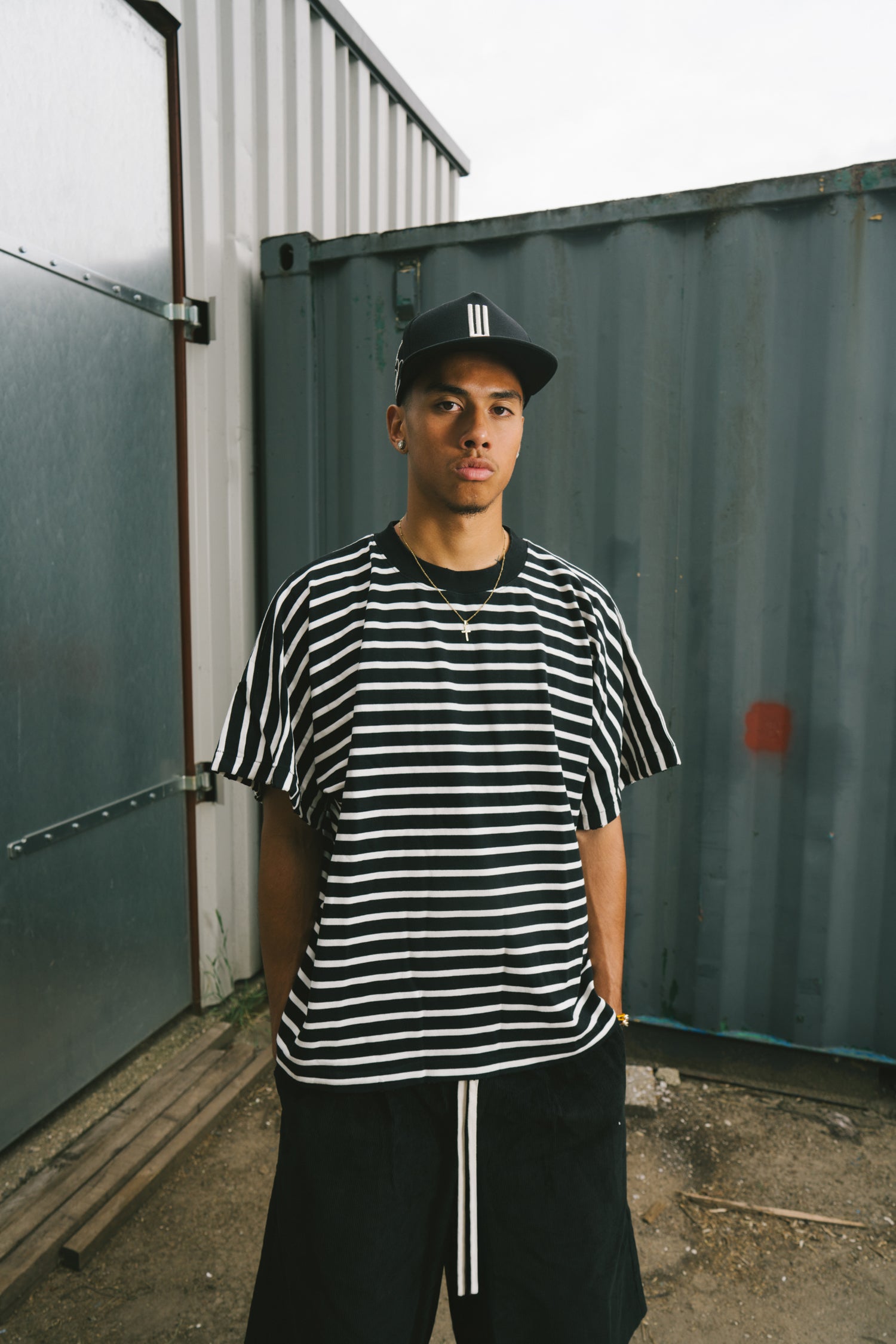 BLACK STRIPED T-SHIRT