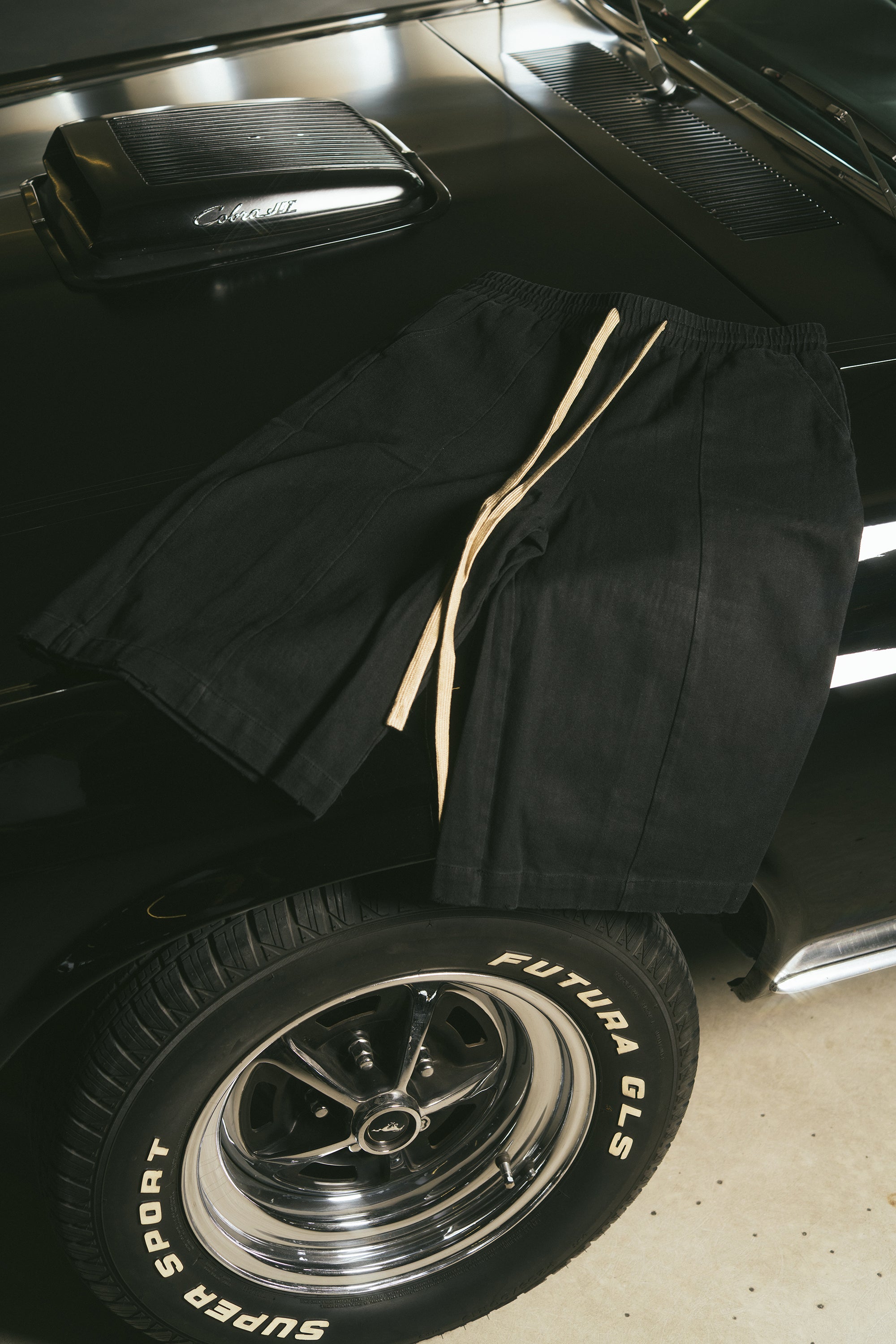 BLACK TWILL BAGGY SHORTS