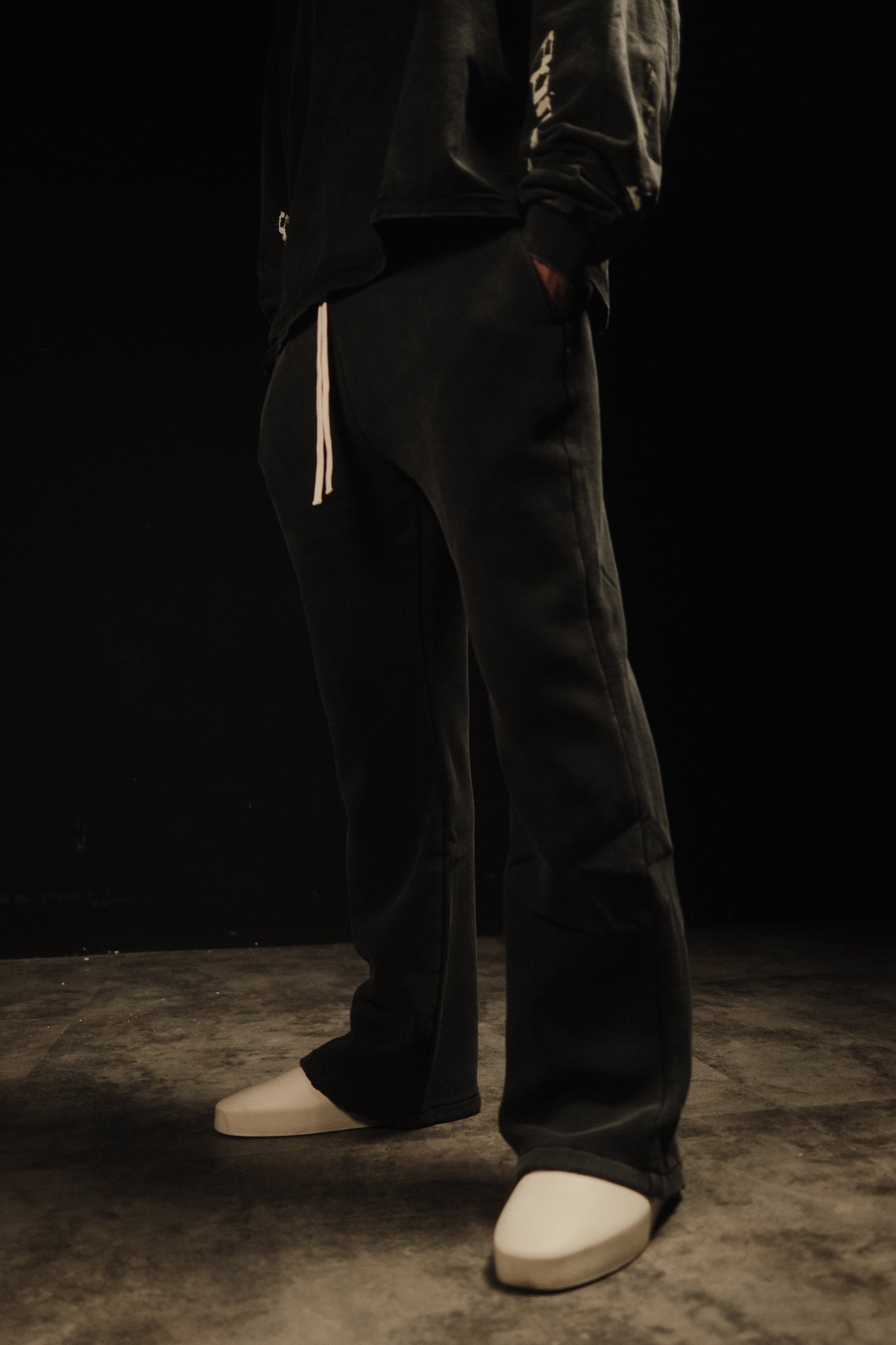 FLARED VINTAGE BLACK SWEATPANTS